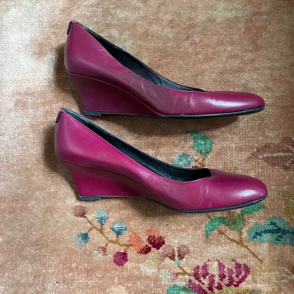 Gucci Raspberry Leather Wedges - Picture 4 of 6